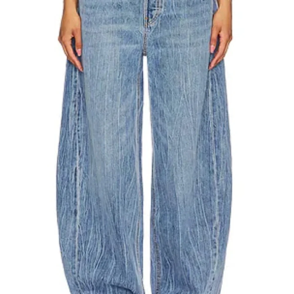 Alexander Wang Women Oversized Round Low Rise Jeans - Picture 4 of 5